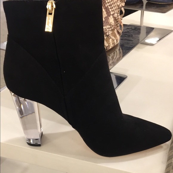 Meet your Posher, Cassandra - Picture 1 of 1